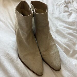 Matisse coconuts Beige Pointed-Toe Ankle Boots